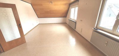 Geräumige, gepflegte 3-Zimmer-DG-Wohnung zur Miete in Dreieich