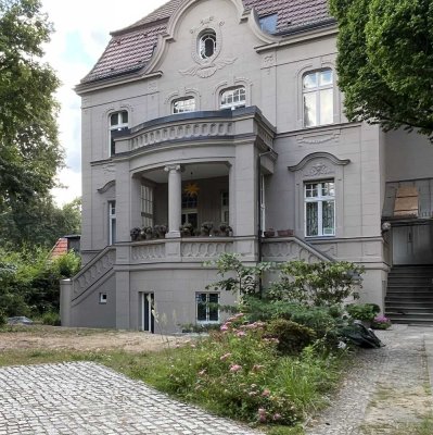 Im Herzen von Nikolassee - 2-Zimmer-Wohnung mit Terrasse