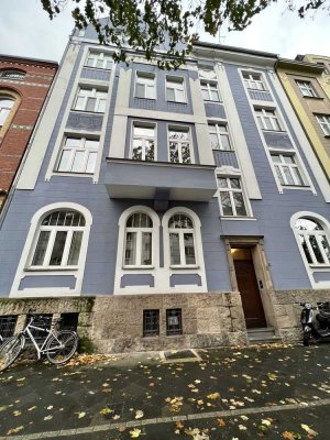 Stilaltbau, sanierte 2-Zimmer-Dachgeschosswohnung