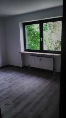 Stilvolle, modernisierte 3-Raum-Wohnung mit Balkon in Germering
