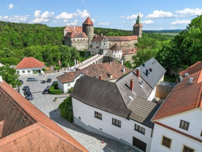Charmantes Stadthaus mit Gartenidylle, Whirlpool, historischem Charakter &amp; Burgblick