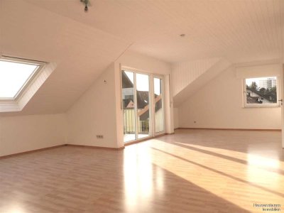 Großzügige 3 Zimmer Wohnung mit schönem Balkon