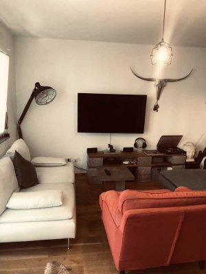 - teilmöbliert - 
Exklusive, geräumige 1-Zimmer-Hochparterre-Wohnung mit EBK in Offenbach