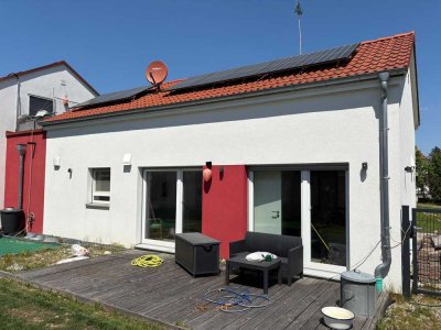 ** Zwei-Zimmer-Küche und Bad * kleiner Bungalow mit Garten