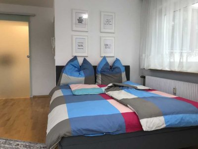 Vollmöblierte und sanierte 1,5 Zimmer-Wohnung mit Balkon