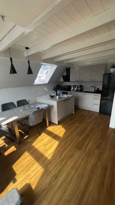 Charmante Zentral gelegene 2,5-Zimmer Wohnung - EBK - Balkon - modernes Tageslichtbad