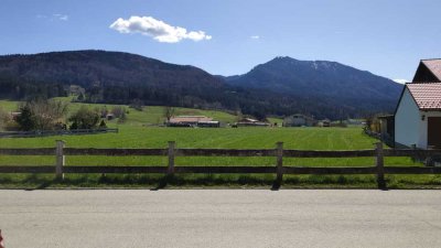 Erstbezug Doppelhaushälfte in Süd-West-Lage mit Blick auf die Berge