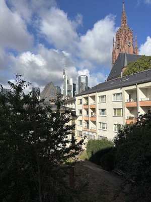 *ZUR UNTERMIETE FÜR 6 MONATE ab 01.11.2025* Helle 2-Zimmer Wohnung im 2. OG in Frankfurt Altstadt