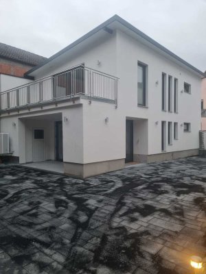 Einfamilienhaus mit luxuriöser Innenausstattung und EBK in Bürstadt