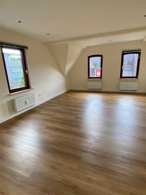 Helle, sonnnige 2,5-Zimmer-DG-Wohnung in Rottweil, Königstrasse, Nähe Kreisparkasse
