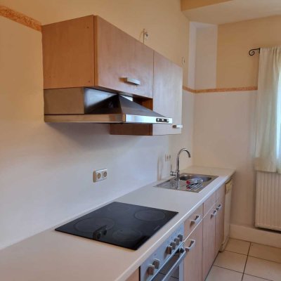 2 WG Zimmer - gepflegte, möblierte 2-ZKB-EG-Wohnung  inkl. EBK u. Terrasse