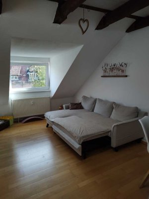 Helle Dachgeschosswohnung mit 2 Zimmern