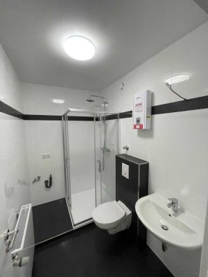 ### FRISCH RENOVIERTE/KERNSANIERTE 1,5-Zimmer Wohnung ###