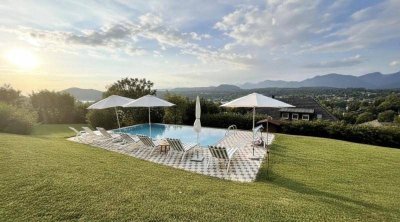 Freizeitwohnsitz in Velden: Großzügige Wohnung mit See- und Schlossblick