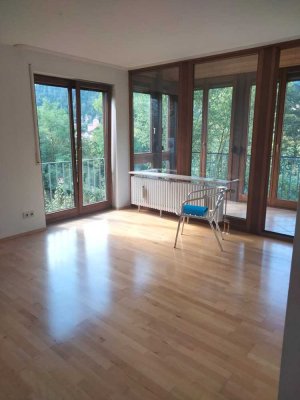 Große 3,5 - Zimmer Wohnung in schöner Halbhöhenlage