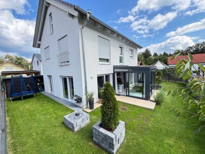 !Provisionsfrei! Großzügiges Haus mit 9 Zimmern in Kirchseeon