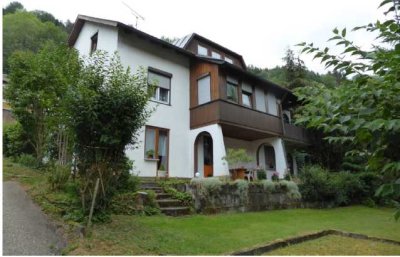 Gepflegte Wohnung mit drei Zimmern sowie Balkon und EBK in Alpirsbach