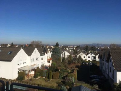 Gepflegte 4-Zimmer-Dachgeschosswohnung mit Balkon und Einbauküche in Koblenz
