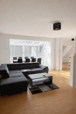 4 Zimmer Wohnung mit Loggia