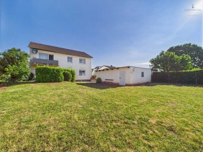 **2-Familienhaus mit Garagen, großer Gartenfläche, neue HZ, Dämmung, uvm. - optimale Raumaufteilung