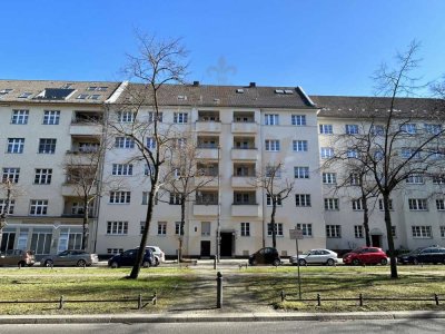 2-Zi-Altbau-Wohnung | Einbauküche | Parkett | Süd-Balkon | in Berlin-Westend