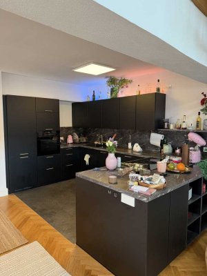 Stilvoll & exklusiv: Großzügige 5-Zimmer- Duplexwohnung mit 254 m², Balkon und Garage in Bestlage