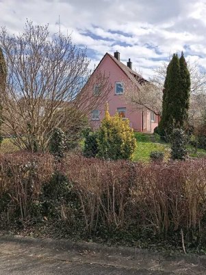 Einfamilienhaus im Zentrum, außergewöhnliche  Lage, großer Garten ,  Objekt mit Potential!