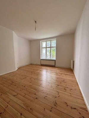 Wohnen im Altbauflair: bezugsfreie 1-Zimmer-Wohnung mit Gartenoption in zentraler City-West-Lage!