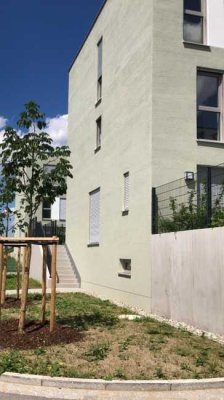 Frei, neuwertig, mit vielen Extras: Helles, hochwertig gebautes und unterkellertes Reihenendhaus!