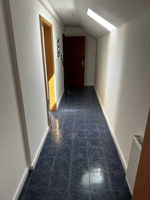 Freundliche und modernisierte 2-Raum-DG-Wohnung in Bielefeld