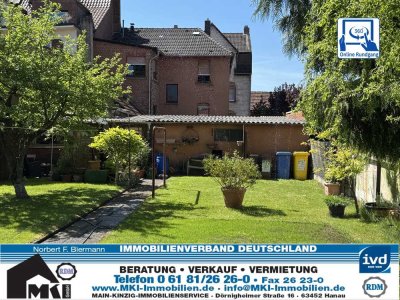 Attraktives Zweifamilienhaus mit Ausbaupotenzial in Hanau-Großauheim