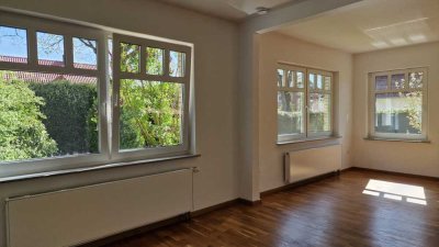 TIPP | Charmantes Wohnhaus bzw. Einfamilienhaus mit Garten, Teilkeller und Garage in Oldenburg - Bür
