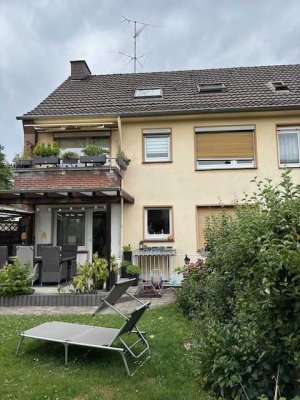 Helle 5-Zimmer Maisonette-Wohnung in Hassels-Süd (40599)