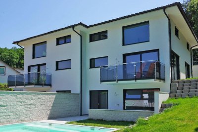 Erstbezug: Schlüsselfertige Doppelhaushälfte mit Pool an der Wiener Stadtgrenze