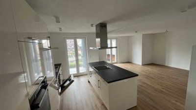 Helle moderne 2,5-Zimmer-Wohnung mit toller Aussicht vom Balkon