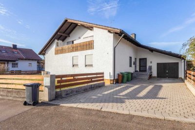 Viel Platz für Ihre Wohnideen: Großzügiges Zweifamilienhaus in Wettstetten