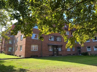 Teil-modernisierte geräumige 2 Zimmer Wohnung zu vermieten!