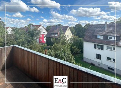 Großzügige, renovierungsbedürftige 4-Zimmer-Wohnung mit Süd-Balkon, Blick ins Grüne und Stellplatz