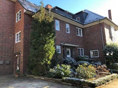 Einzigartige 2-Zimmer-DG-Wohnung in  Backstein-Villa