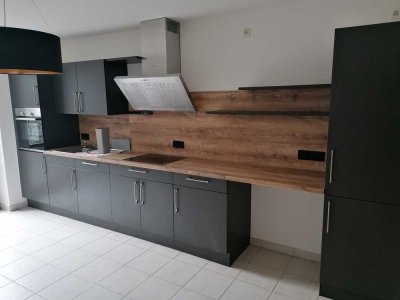 Schön geschnittene Wohnung mit EBK/Terrasse