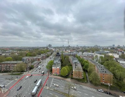 Weitblick: 1,5 Zimmer-Wohnung mit Balkon & Tiefgarage über den Dächern von Hamburg-Eimsbüttel