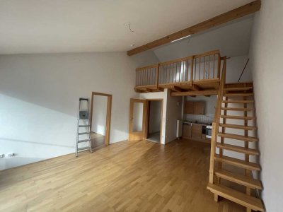 Helle, neuwertige 2,5-Zimmer-Galerie-Wohnung mit Süd-Balkon und TG in Ebersberg
