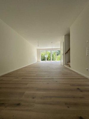 NEUBAU - Reihenmittelhaus mit Terrasse, Carport, Schuppen und Wallbox!