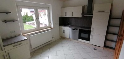 Neuwertige 2-Zimmer-EG-Wohnung mit Einbauküche in Weiden i.d.OPf., Ortsteil: Rothenstadt