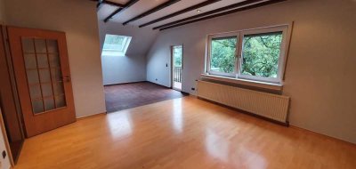 5-Zimmer-Dachgeschosswohnung mit Balkon, Garten, Carport & Garage in Paderborn-Schloss Neuhaus
