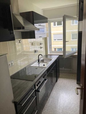 Ruhige, sonnige und  gepflegte 2-Zimmer-Wohnung mit Balkon und EBK in Starnberg-Söcking