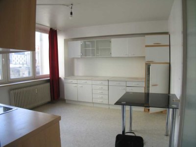 Geräumige, 2-Zimmerwohnung (ohne Balkon) mit großer Wohnküche und Tageslichtbad Nähe Fußgängerzone
