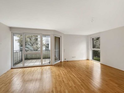 Exklusives Wohnen in Dambach: Moderne Etagenwohnung mit Villenblick, EBK & Süd-West-Balkon