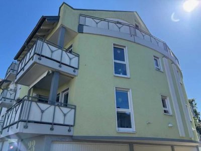 Wunderschön geschnittene sonnige 3-Zimmerwohnung mit EKB und Einzelgarage