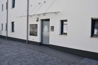 geräumige neuwertige 1-Zimmer-Wohnung mit Balkon, Einbauküche und TG-Stellplatz